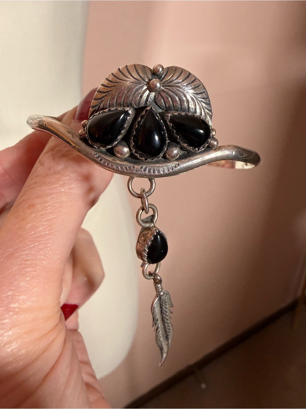 R. Gradigoo Native American Old Pawn sterling Feather black onyx Cuff Bracelet